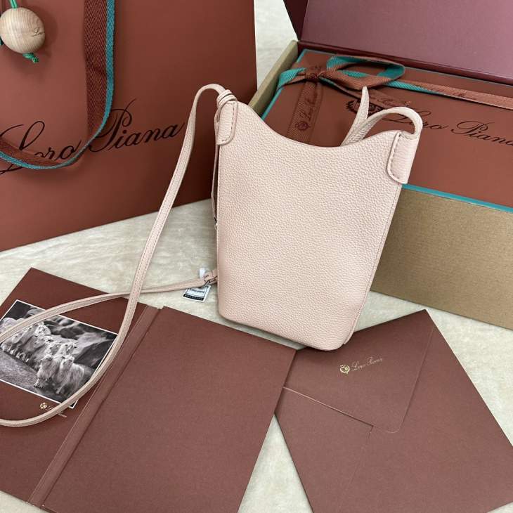 Picture of Loro Piana Handbags _SKUfw164917589fw
